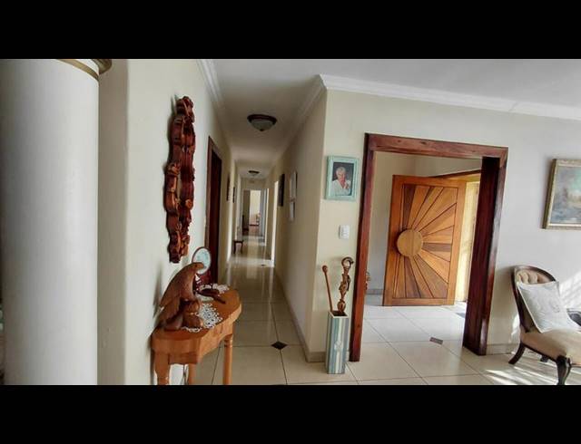 6 BEDROOM HOUSE FOR SALE IN BRACKENHURST